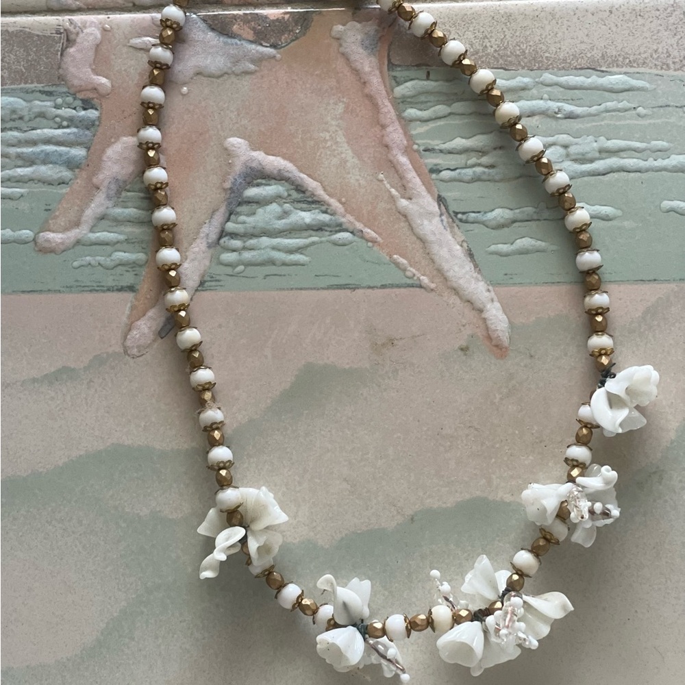 Elegant exotic white Czech glass floral Necklace gold beads vintage